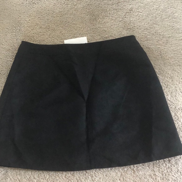 H&M black skirt brand new. A-line skirt with zip - Picture 3 of 3